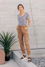 Load image into Gallery viewer, Tencel Joggers in Camel
