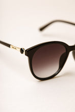 Load image into Gallery viewer, Marilyn Sunglasses in Black
